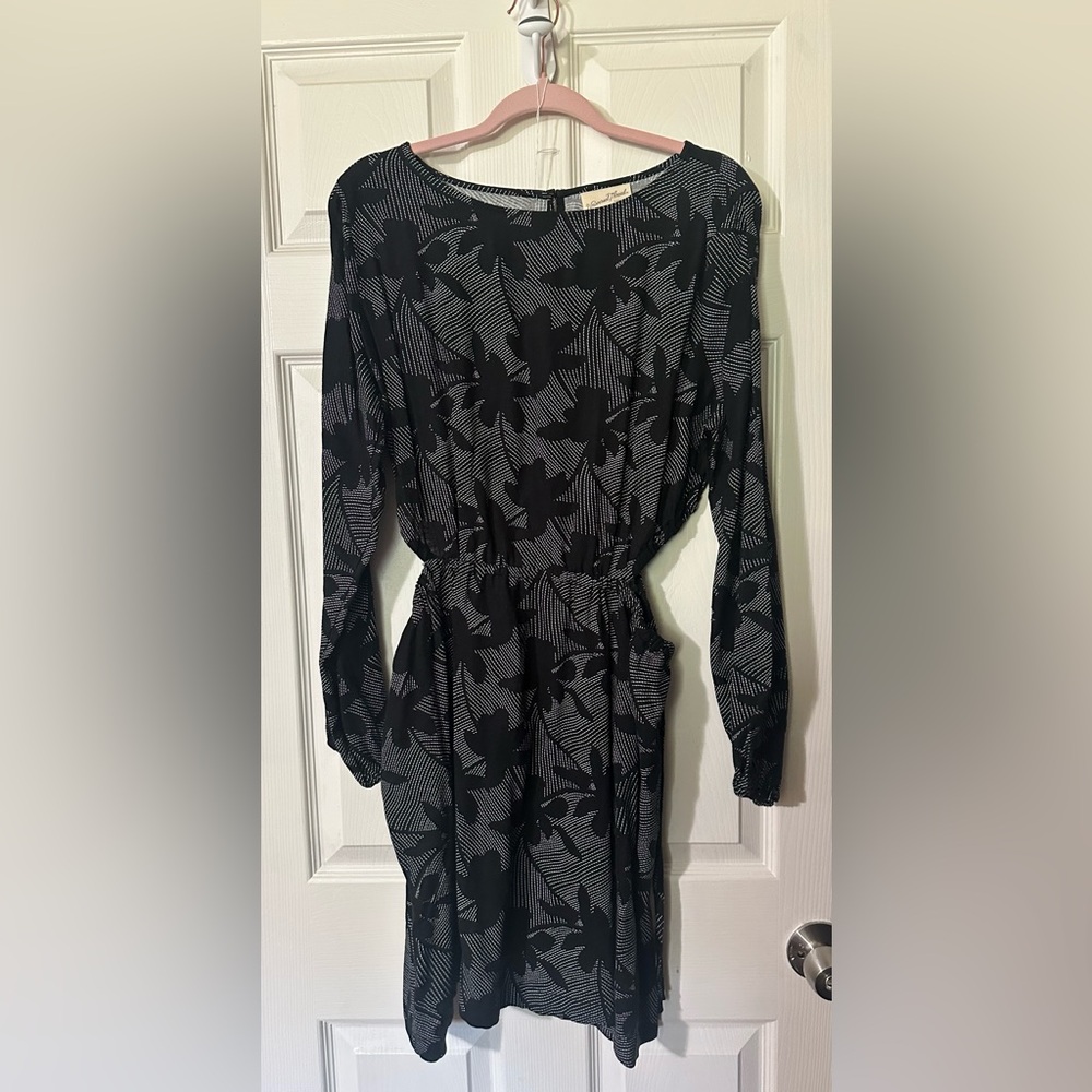NWOT Universal Thread Black and Gray Long Sleeve Wrap Dress